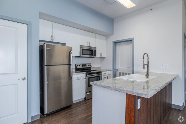 2BR, 2BA - 898SF - Kitchen