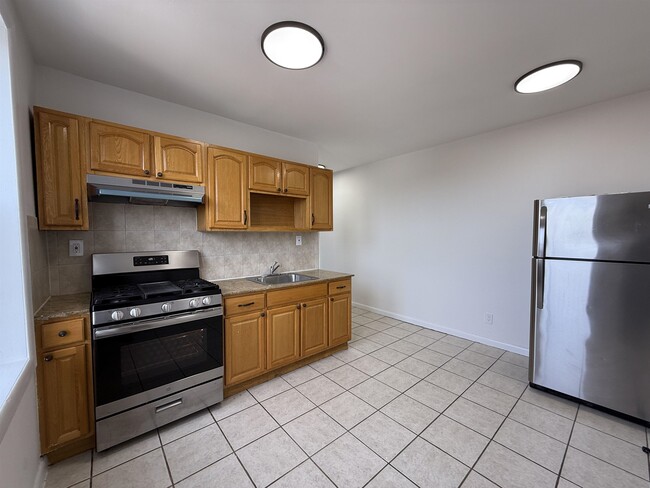 Building Photo - 201 45th St Unit E7