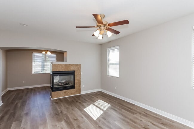 Photo - 537 Copper View St