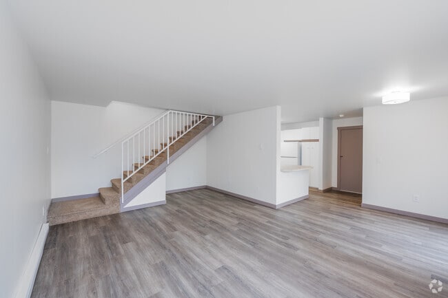 Townhome- Living Room - Noble Court Estates