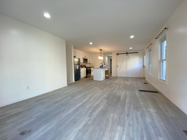 Photo - 470 W 2nd St Unit 1