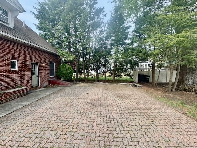 Photo - 93 W Emerson St