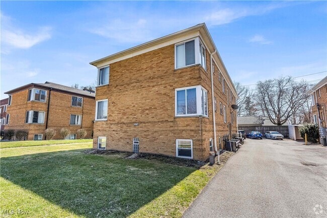 Building Photo - 18963 Hilliard Blvd Unit 1 Rental