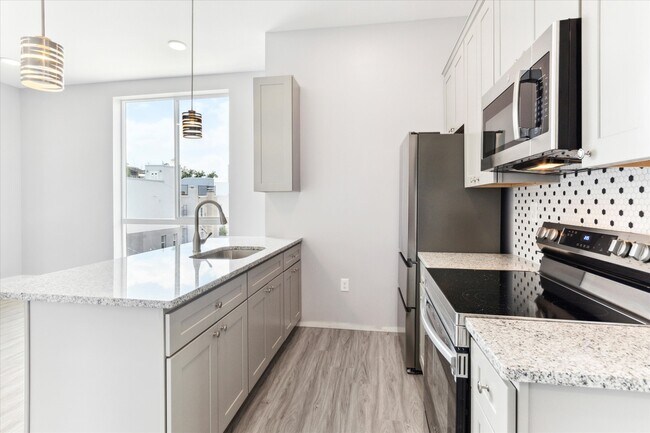 Photo - 650 South St Unit 3