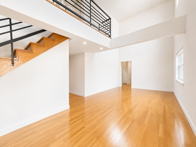 Photo - 401 E 68th St Unidad PHB