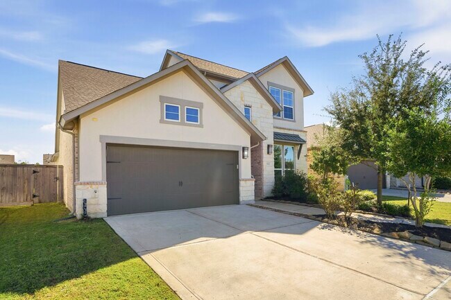 Building Photo - 15822 Pilot Knob Dr