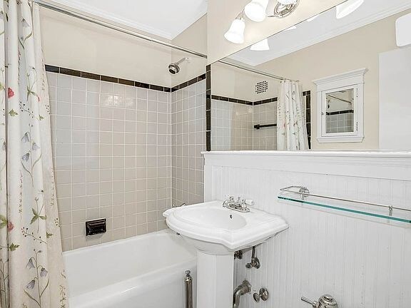 Photo - 141 E 55th St Unit 7G