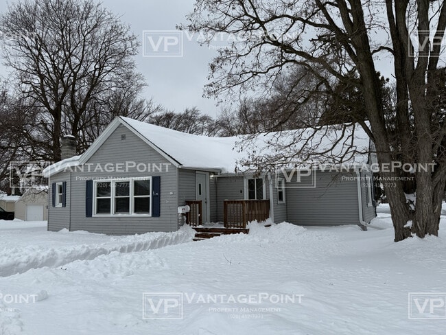 Building Photo - 917 Merrill St