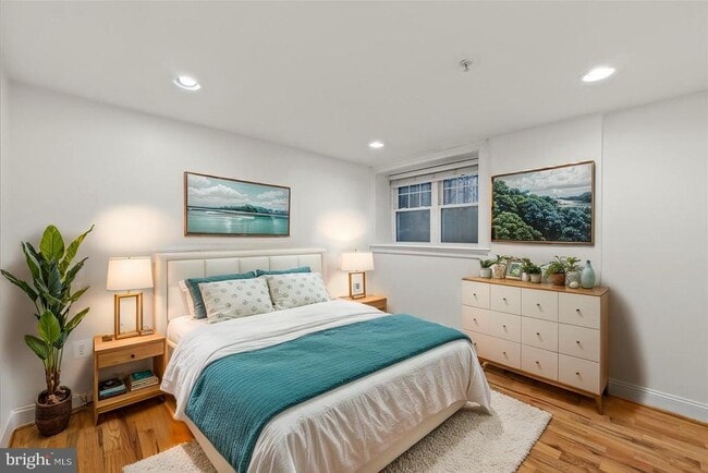 Building Photo - 739 Newton Pl NW