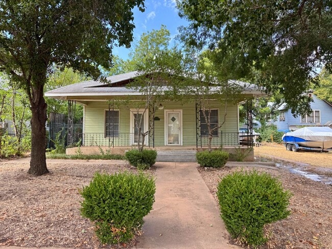 Building Photo - 1504 Austin St Unit 1504 Austin - Front