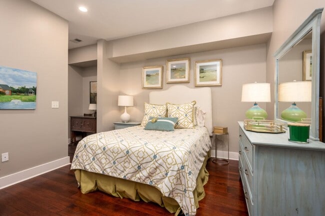 Photo - Amazing 2 bd 2.5 bath 2200 Sq ft breathtak... Unit 402