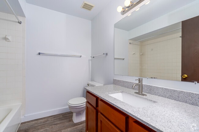 2BR, 1BA - 882SF - Bathroom