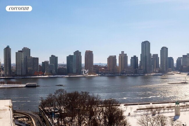 Photo - 100 United Nations Plaza