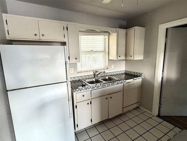 Photo - 3203 Astoria Ave Unidad 3201-3203