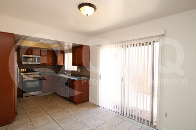 Photo - 129 W Loma Vista Dr Unit 101