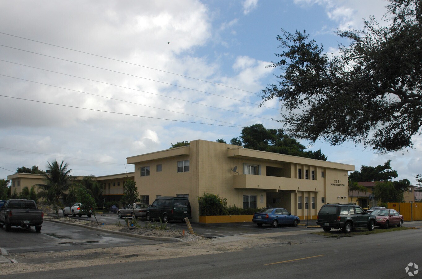 Photo - 2247 Washington St Apartments