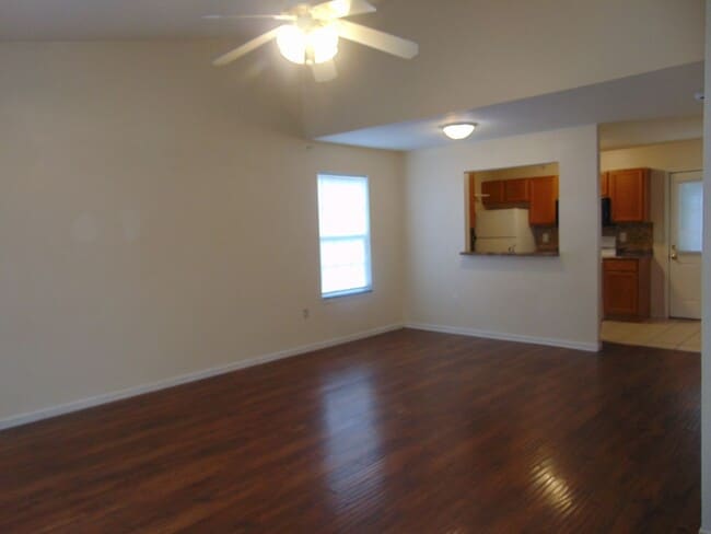 Photo - Nice 4 Bed 2 Bath Duplex In Valley Creek!
