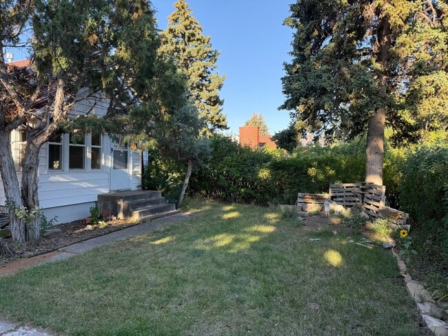 Building Photo - 2 Bed, 1 Bath Home
