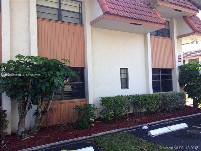 Building Photo - 3253 NW 102nd Terrace Unit 3253 Rental