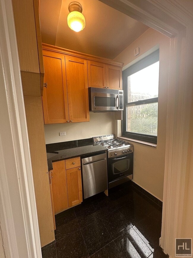 SECOND AVENUE - SECOND AVENUE Apartment Unit 3B