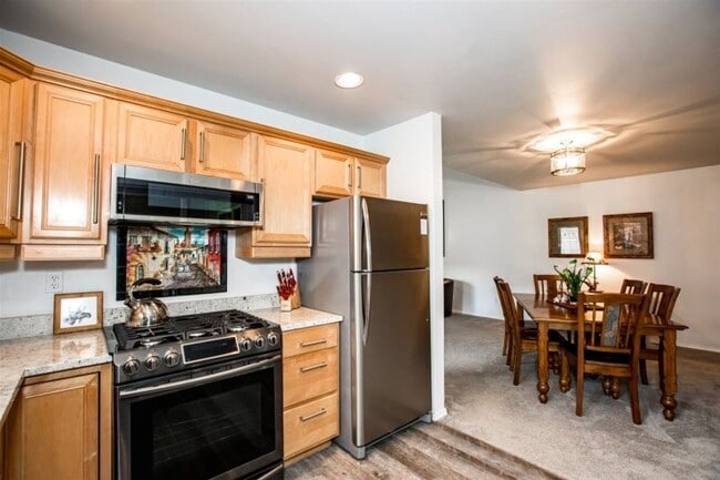 Photo - 2 bedroom Townhome close to Whitefish Lake...