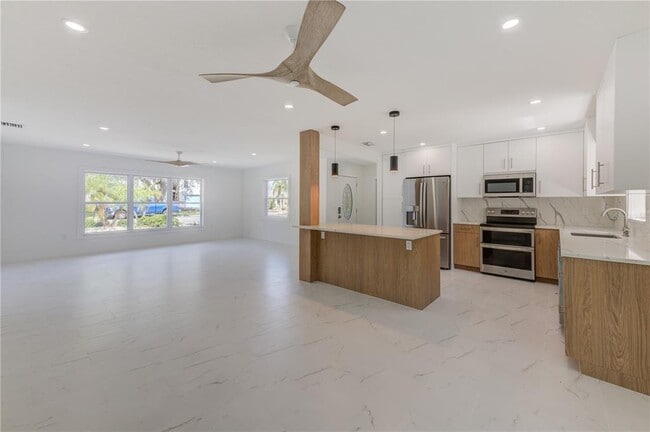 Photo - 10203 3rd St E