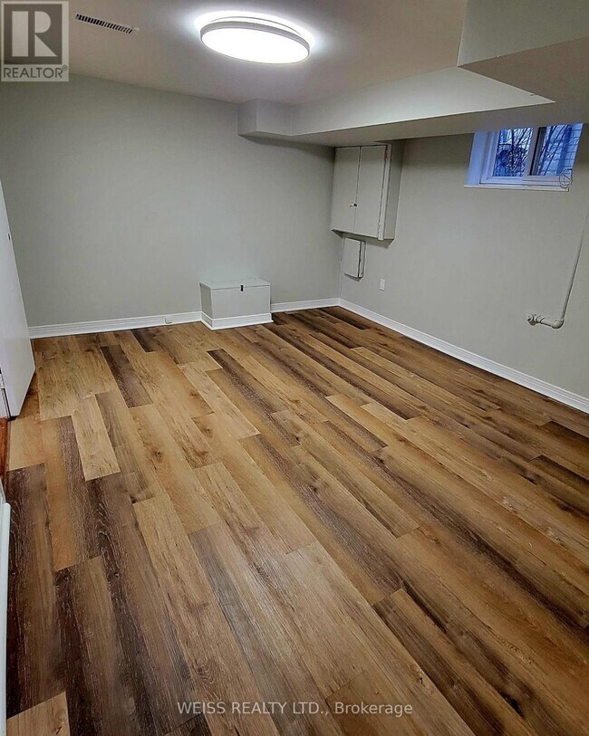 Photo - 76 Charleswood Dr