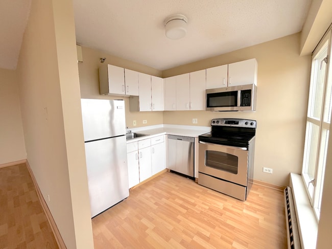 Building Photo - 1212 N La Salle Dr Unit 1904