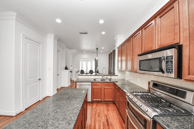 Photo - 620 Rutland St