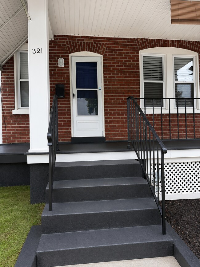 Photo - 321 W 29th St