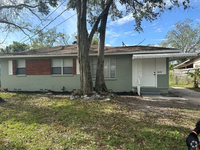 Building Photo - 3 Bedroom / 2 Bathroom Single Family Home