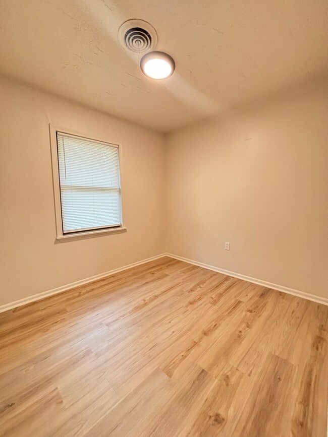 Photo - FOR RENT IN BENTON