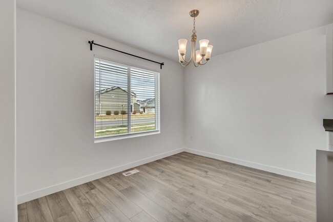 Photo - 480 W 1890 S