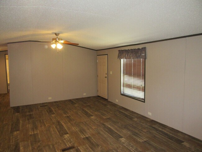 Photo - 4905 Alameda St