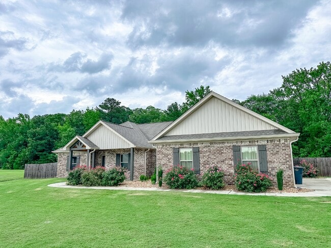 Photo - 211 Dwelling Pl