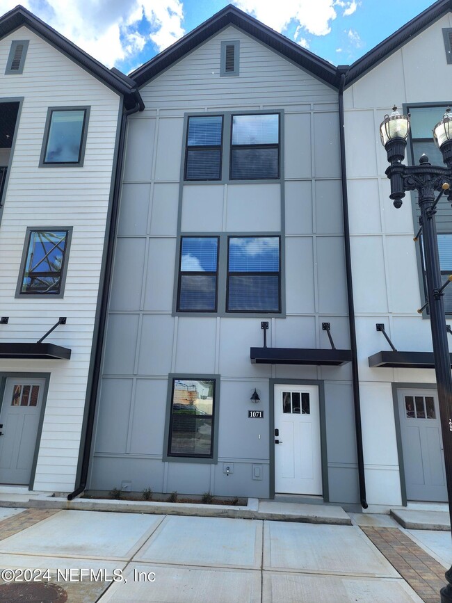 Photo - 1071 Farwell St Townhome