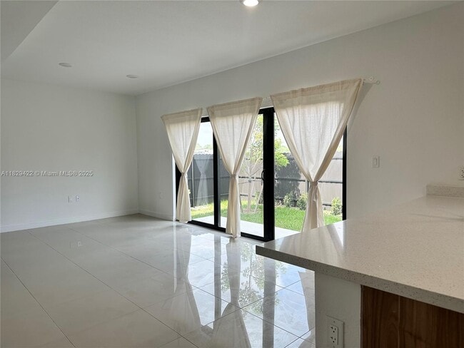 Building Photo - 307 NW 13th Pl Rental