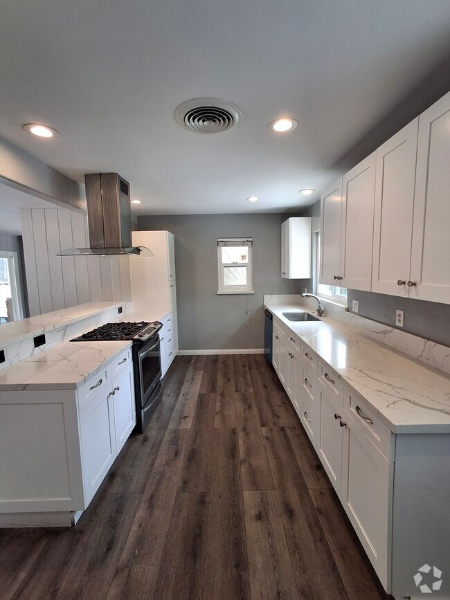 Building Photo - Great Home on a Large Lot! MUST SEE!!!