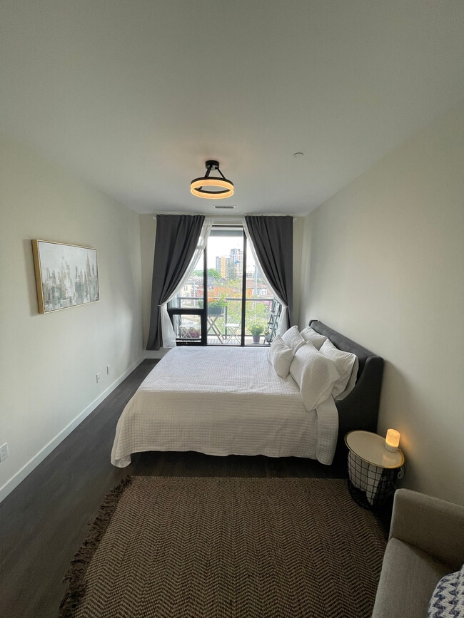 Photo - 690 King St W Unit 410