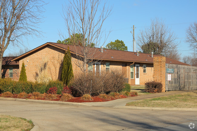 Spring Meadows - Spring Meadows Apartments