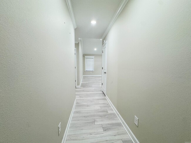 Photo - 51 10 Point Ln