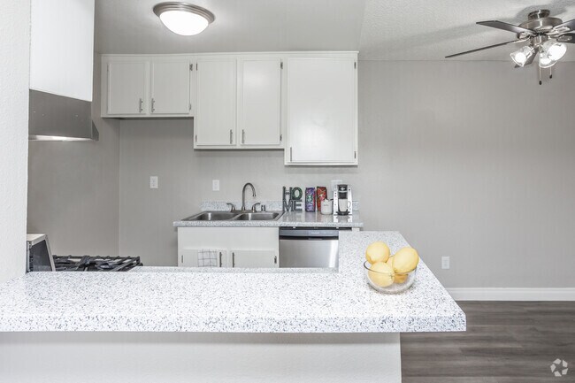 2BR, 1BA - 980SF - Kitchen/Dining Room