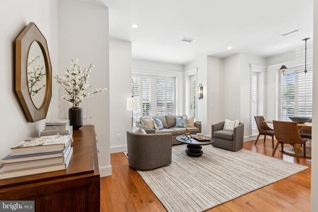 Building Photo - 1641 R St NW Unit 402 Rental