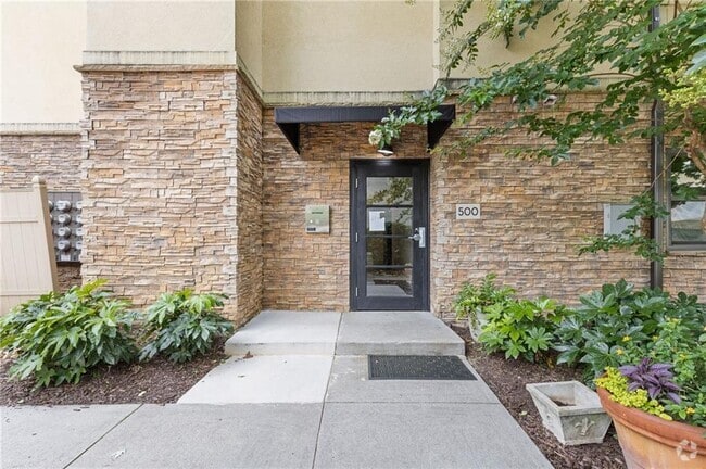 Building Photo - 2230 Cheshire Bridge Rd NE Unit 510 Rental
