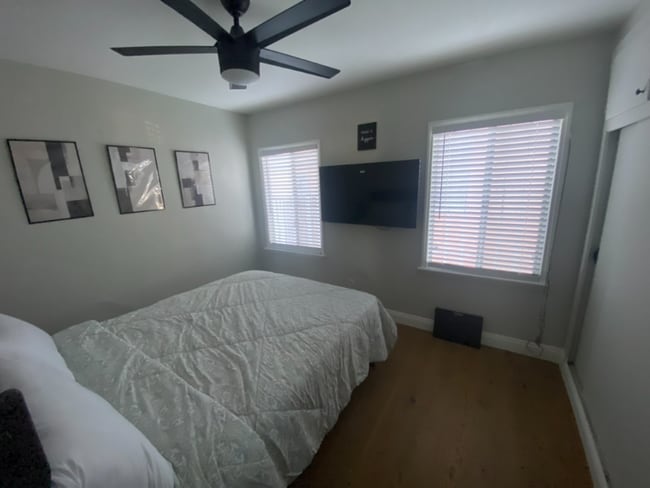 Photo - 636 E 121st Pl