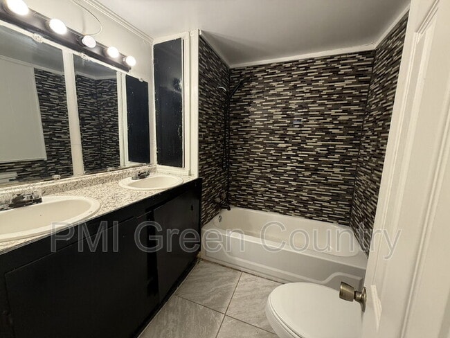 Photo - 209 W Magnolia St