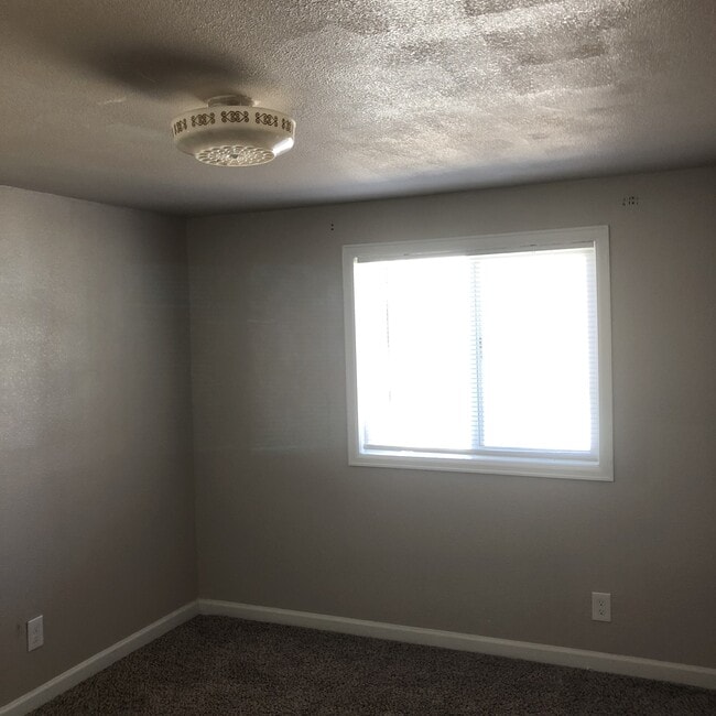 Photo - 800 Ponderosa Ln