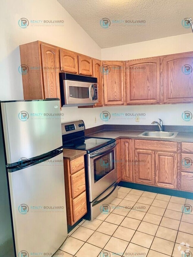 Building Photo - Chic Studio with Open Bedroom & Pool Rental