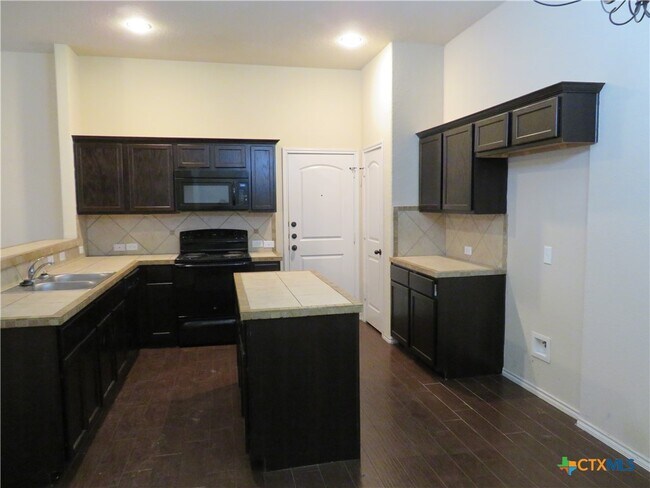 554 Creekside Cir