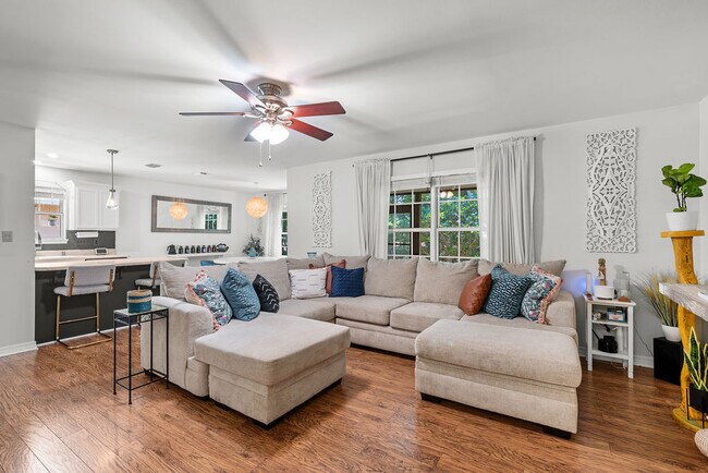 Photo - 62 Legion Park Loop